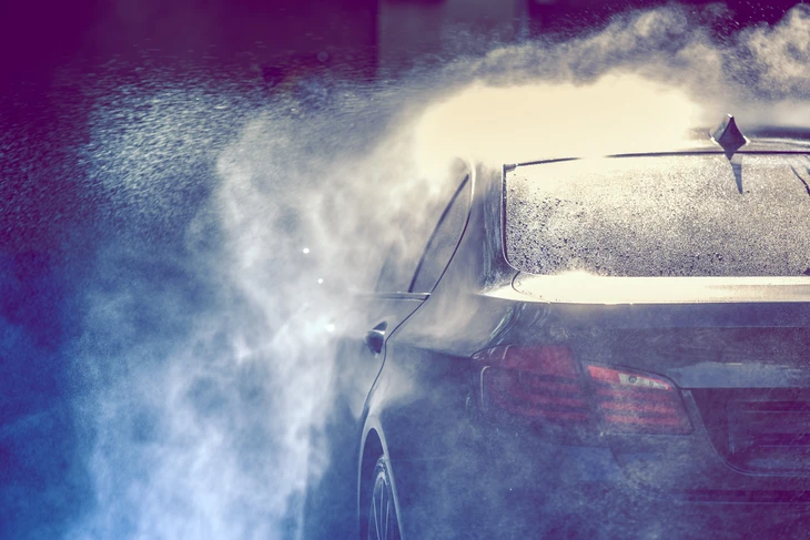 Lavage de voiture d'été