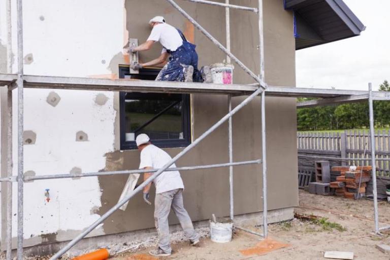 Peintre décorateur : comment valoriser vos espaces avec style ?